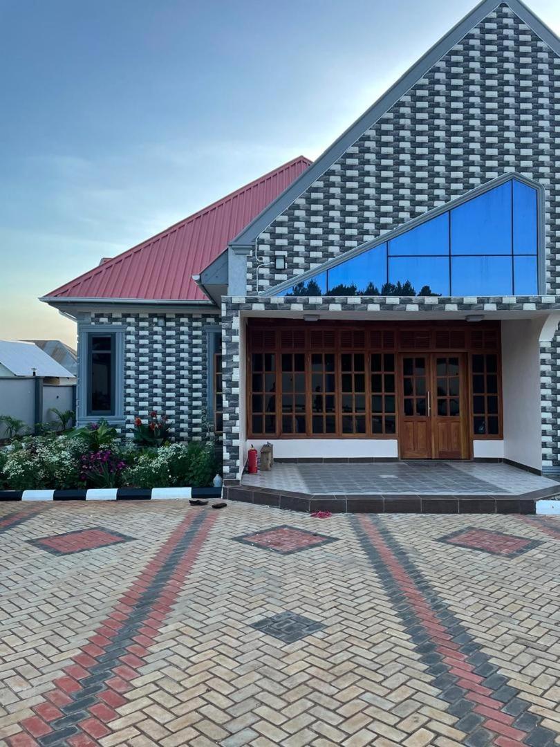 Space Lodge And Tours Muleba 外观 照片